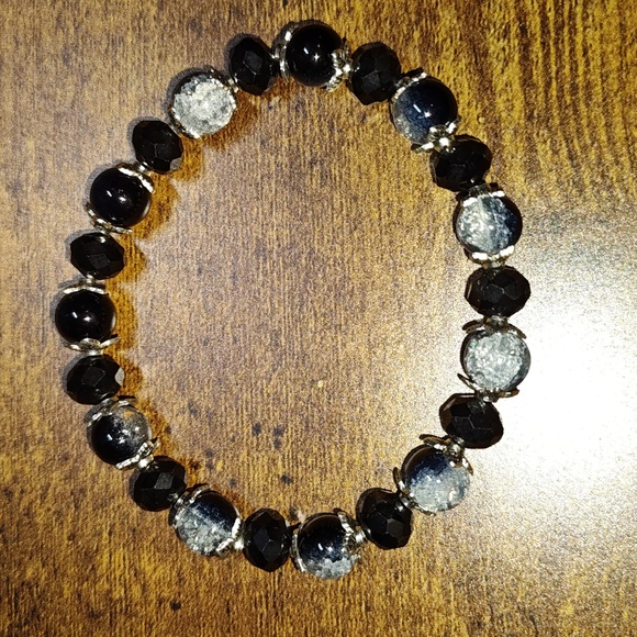 ❌SOLD❌ Bundle of 4 Glass Bead Bracelets - Picture 13 of 13